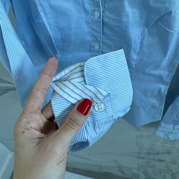 Vintage 90’s office siren button up H&M top - size fits a small - Picture 5 of 8